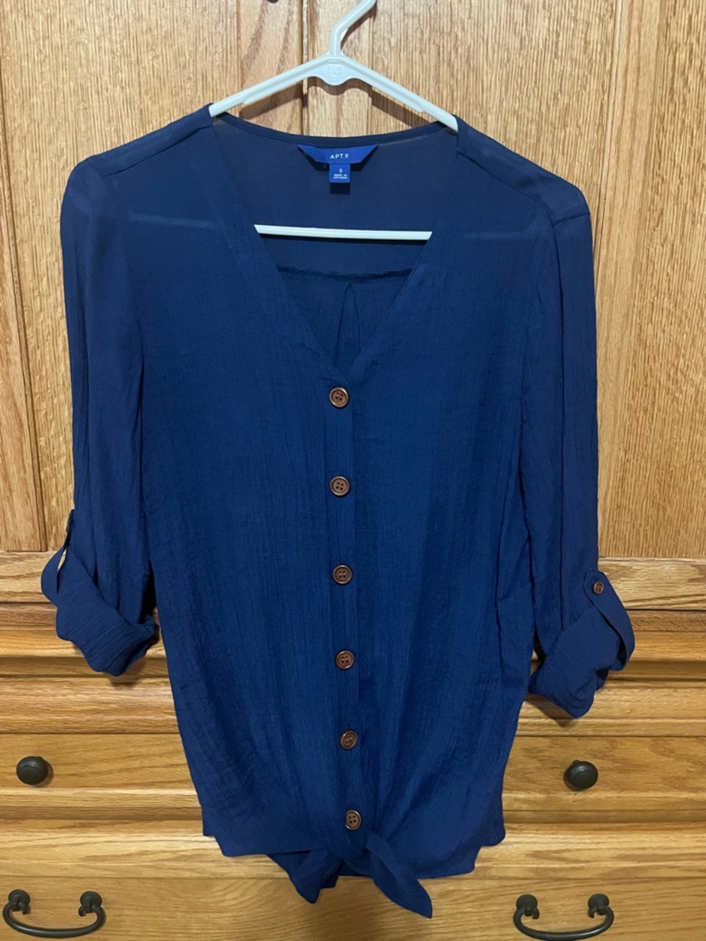 Apt. 9 Navy Button-Front V-Neck Tie-Hem Blouse with Roll-Tab Sleeves